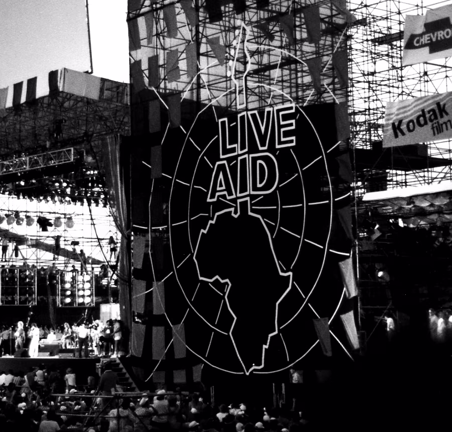 History 4 Público e palco no Live Aid. Londres, 1985